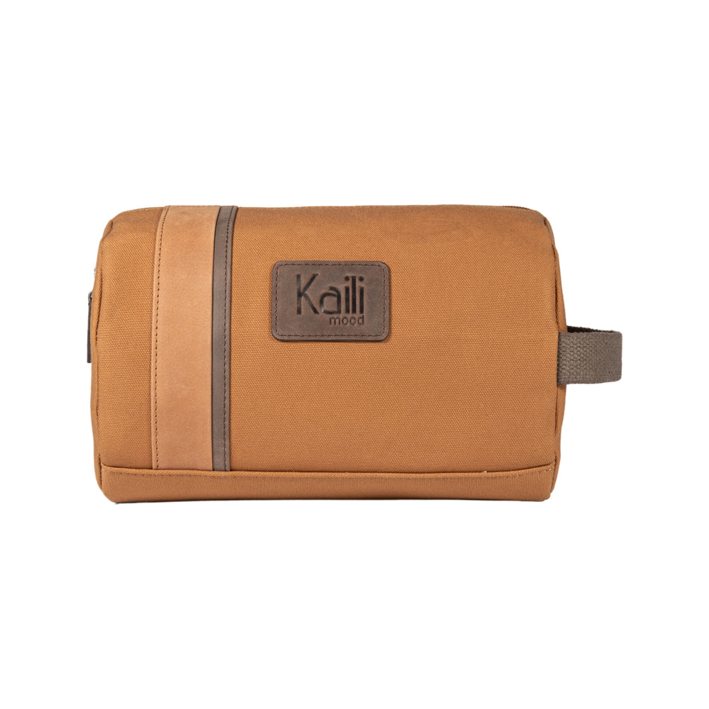 K2005UB | Beauty Case in Canvas 100% Cotone/Vera Pelle pieno fiore, Naked. Colore Cuoio. Maniglia laterale. Chiusura con lampo. Dimensioni: cm 25 x 15 x 17. Confezione: Sacchetto in Tnt-1